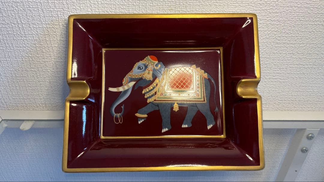 HERMÈS 象　アッシュトレイ