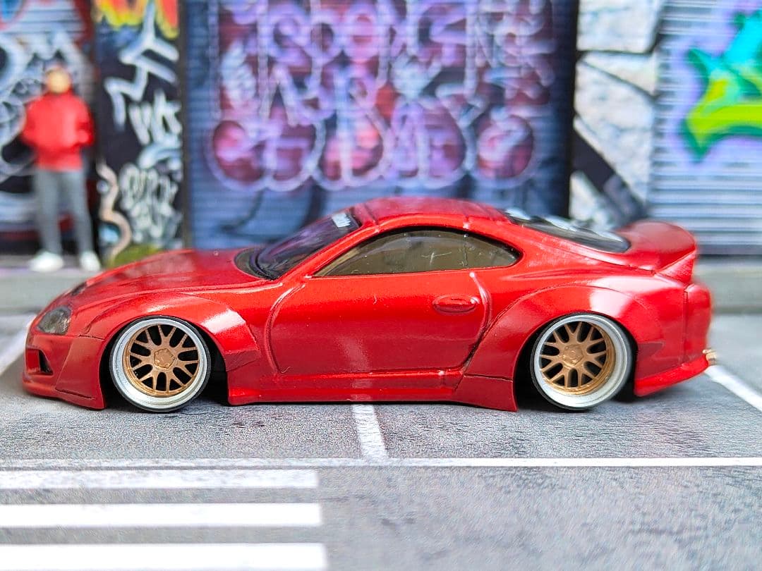 トミカ改造 トヨタ 80スープラ オーバーフェンダー 赤 深リムホットウィール