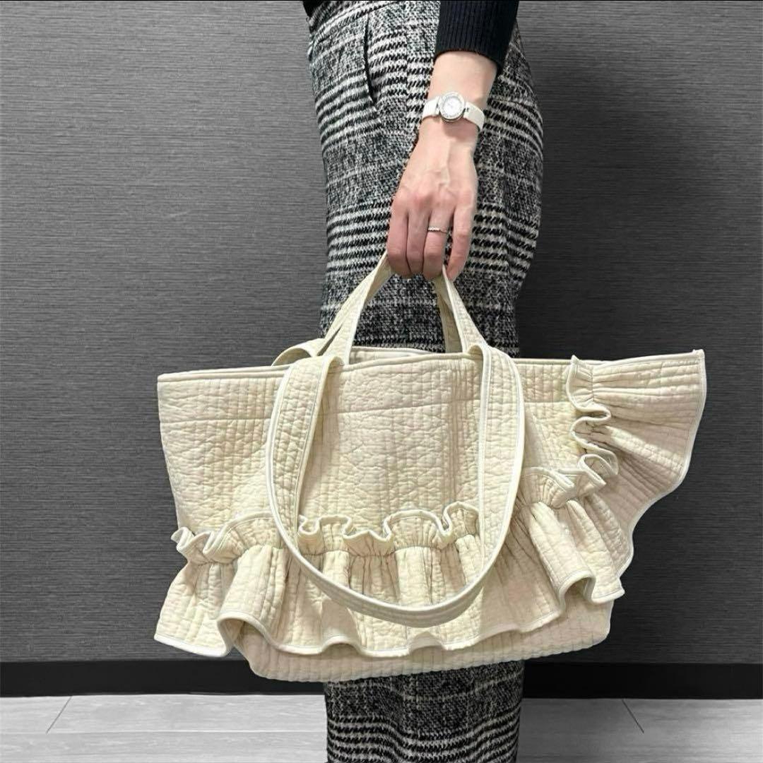 新作♡フリルギャザー　ヌビバッグ　オフホワイト×ブラック　パール　底板マグネット