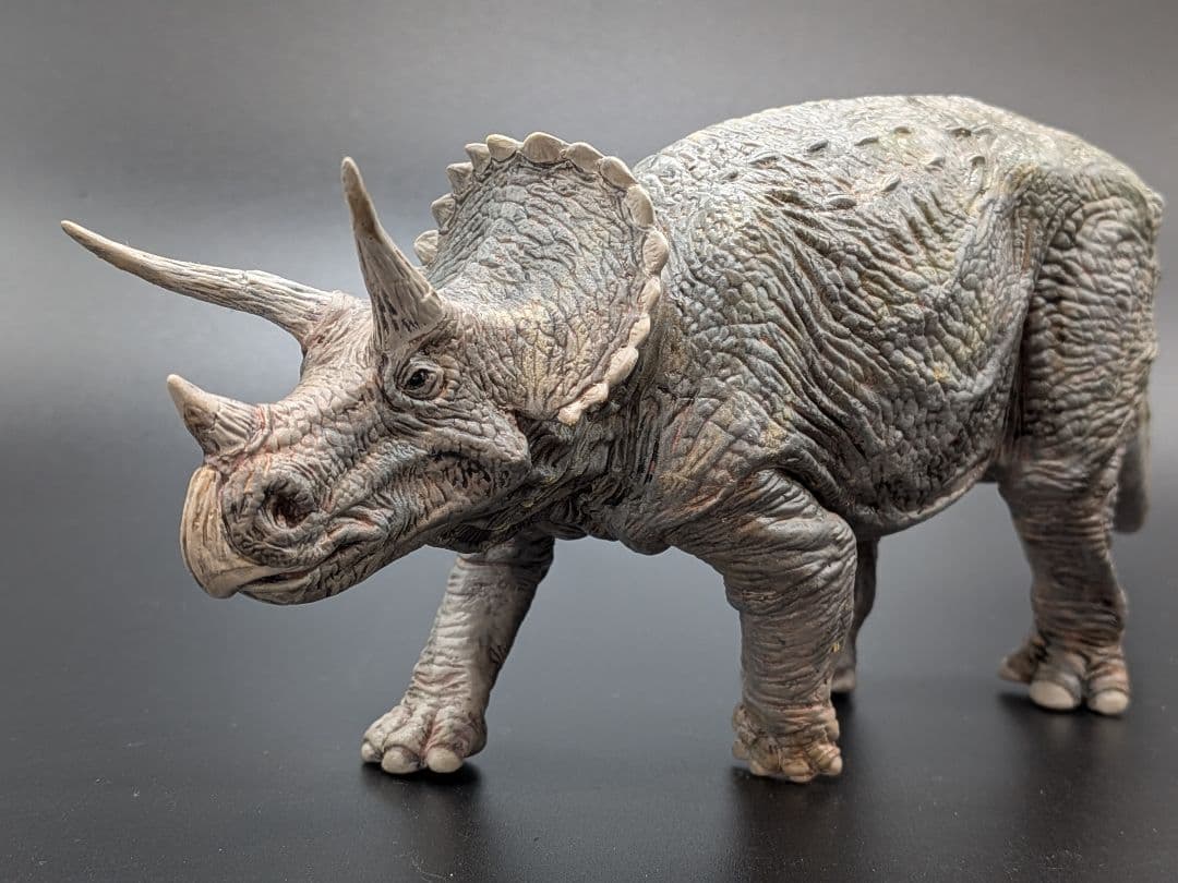 【海洋堂×南国堂】トリケラトプス ソフビレガシー 1/35 完成品