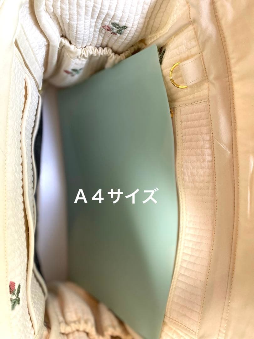 Ａ．ヌビ　オフホワイト×いちご　ポケットいっぱいマザーズバッグ　ハンドメイド