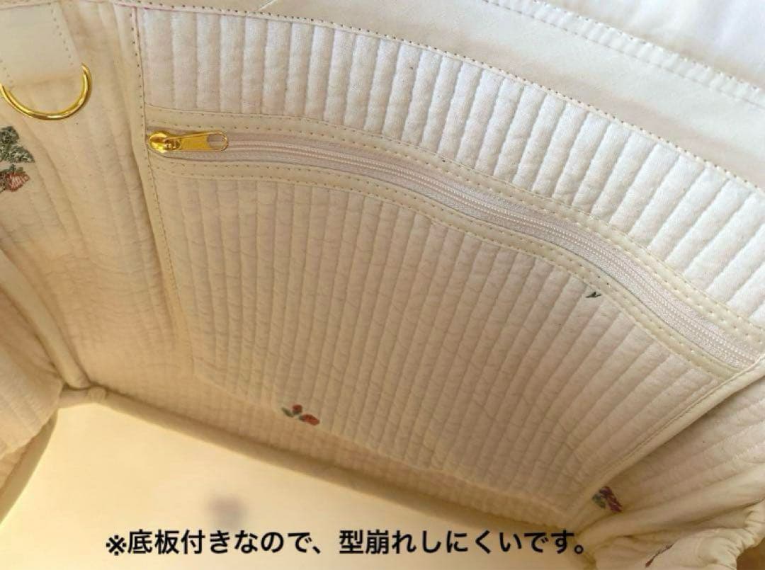 Ａ．ヌビ　オフホワイト×いちご　ポケットいっぱいマザーズバッグ　ハンドメイド
