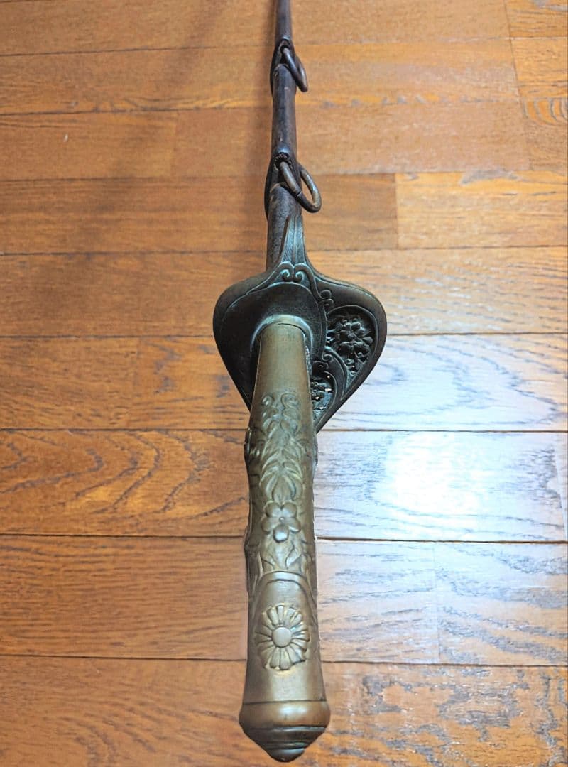 【当時物】旧日本軍 軍刀 指揮刀 模造刀身 サーベル 十六葉八重表菊紋【２環吊】