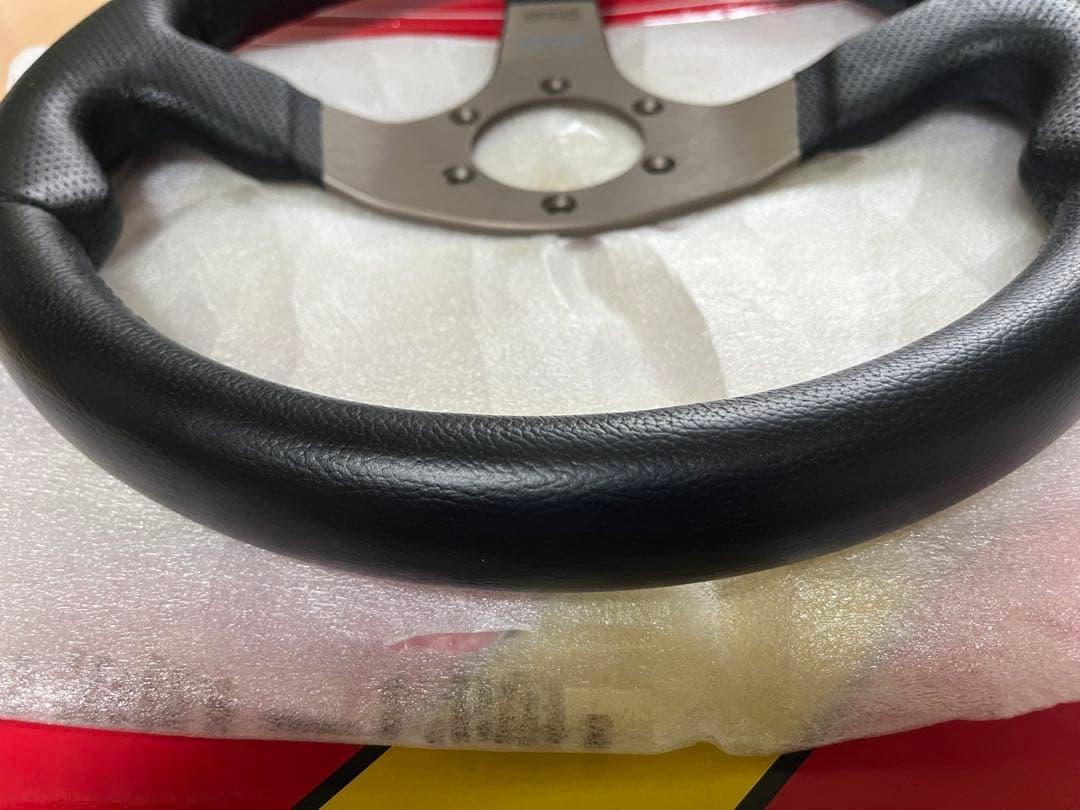 MOMO RACE ステアリング 32Φ