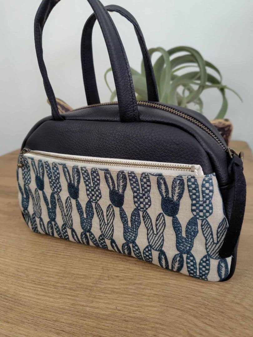 ミナペルホネン/pomppiaポンピアベージュ/ラウンドボストンブラック本革