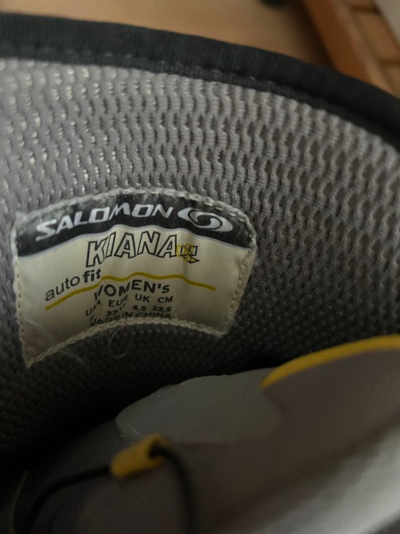 SALOMON Kiana 女性用スノーボードブーツ