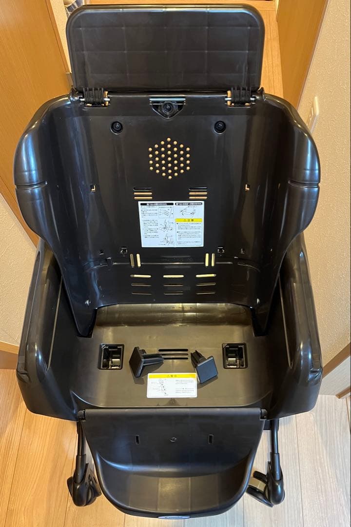 Combi ネムリラ AUTO SWING Simplight ベビーチェア