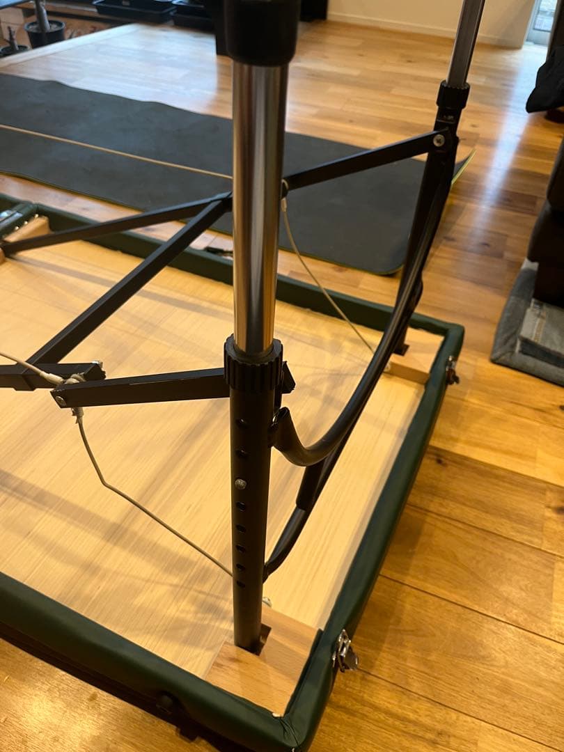 折りたたみ マッサージベッド 軽量13kg 高さ8段階 アルミ脚　整体　エステ