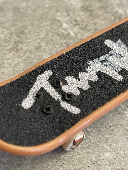 Tony Hawkのサイン入り指スケボー フィンガーボード