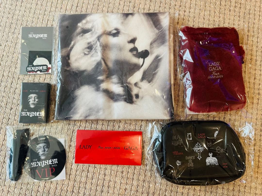 LADY GAGA MAYHEM BALL VIP GOLD グッズ フルセット