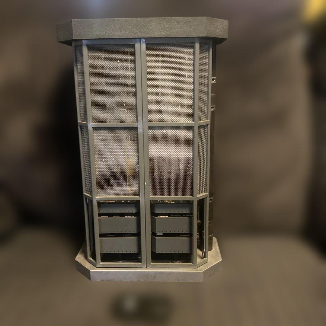 ホットトイズ　ダークナイト バットスーツ格納庫