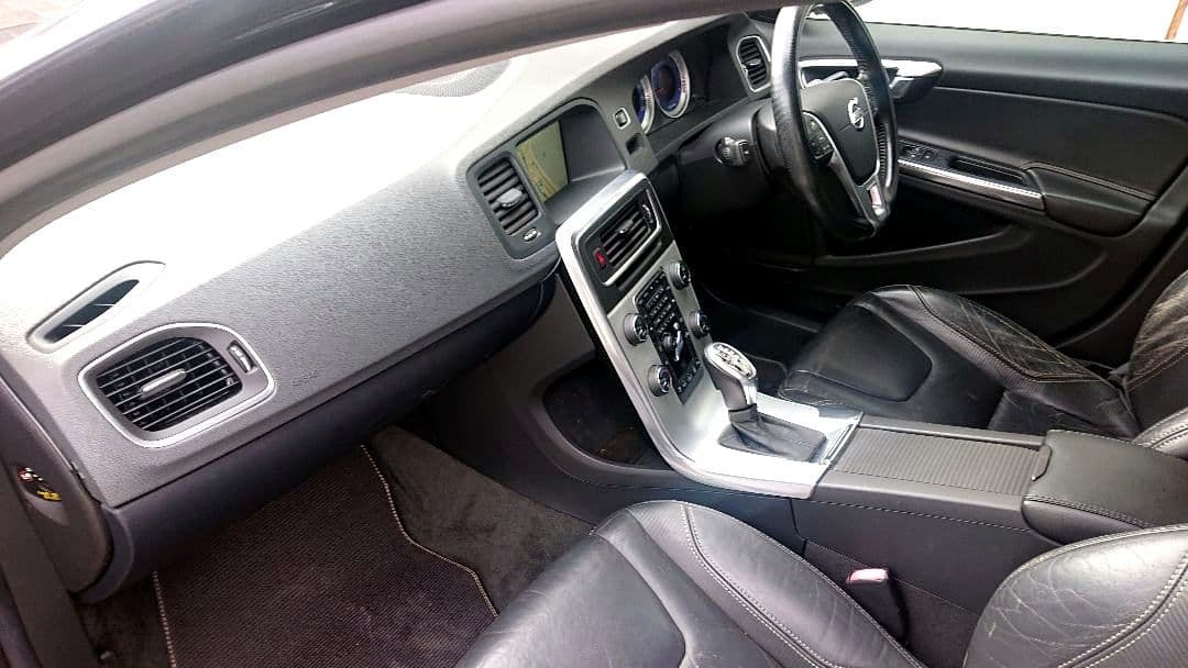 ボルボ V60 T4 Rデザイン 黒革 18インチAW ナビ