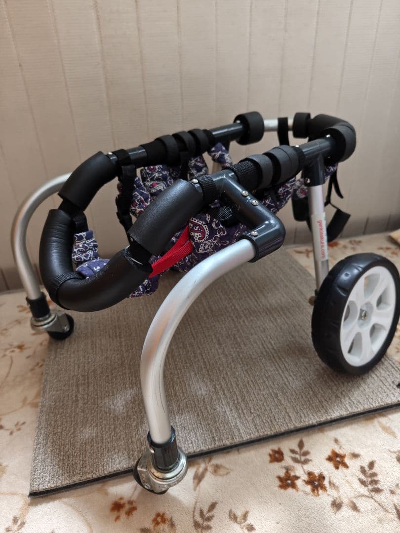 犬用車椅子・歩行器　四輪車（小型犬用）