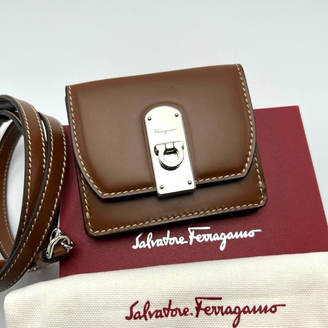 ☆《新品未使用》 フェラガモ ガンチーニ 2WAY ショルダーウォレット