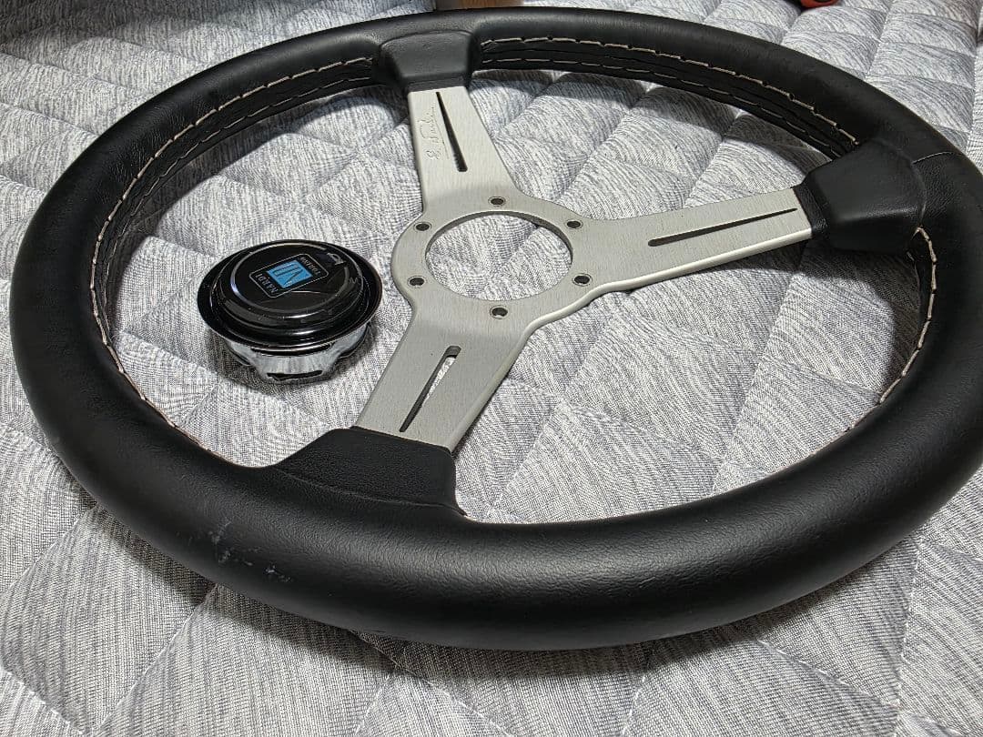 ナルディ クラシック レザー 34パイ