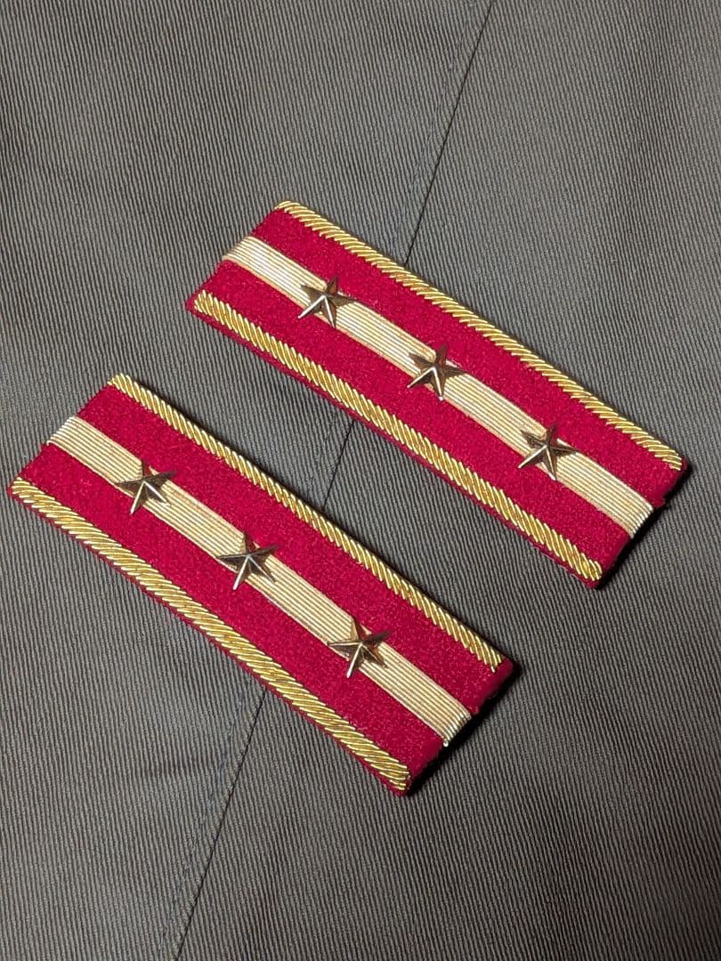 日本軍　陸軍　将校　大尉　肩章　高級レプリカ　本革使用　未使用