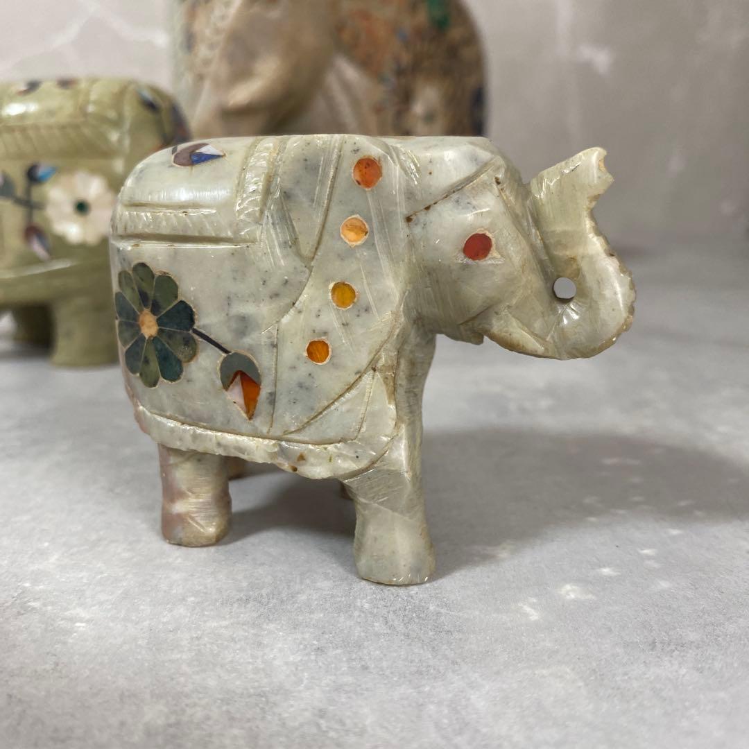 インド工芸品　天然石　花柄　象の置物　大中小3点　縁起物