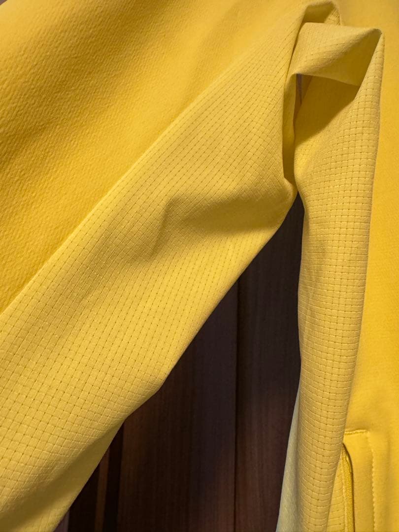 ウォーキング・ランニングウェア lululemon warp light jaket xs