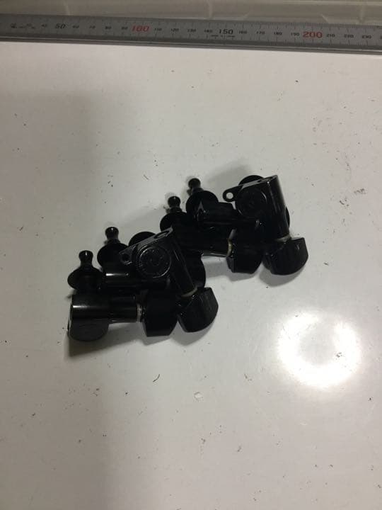 エレキギター用片側タイプの糸巻き(BLACK)