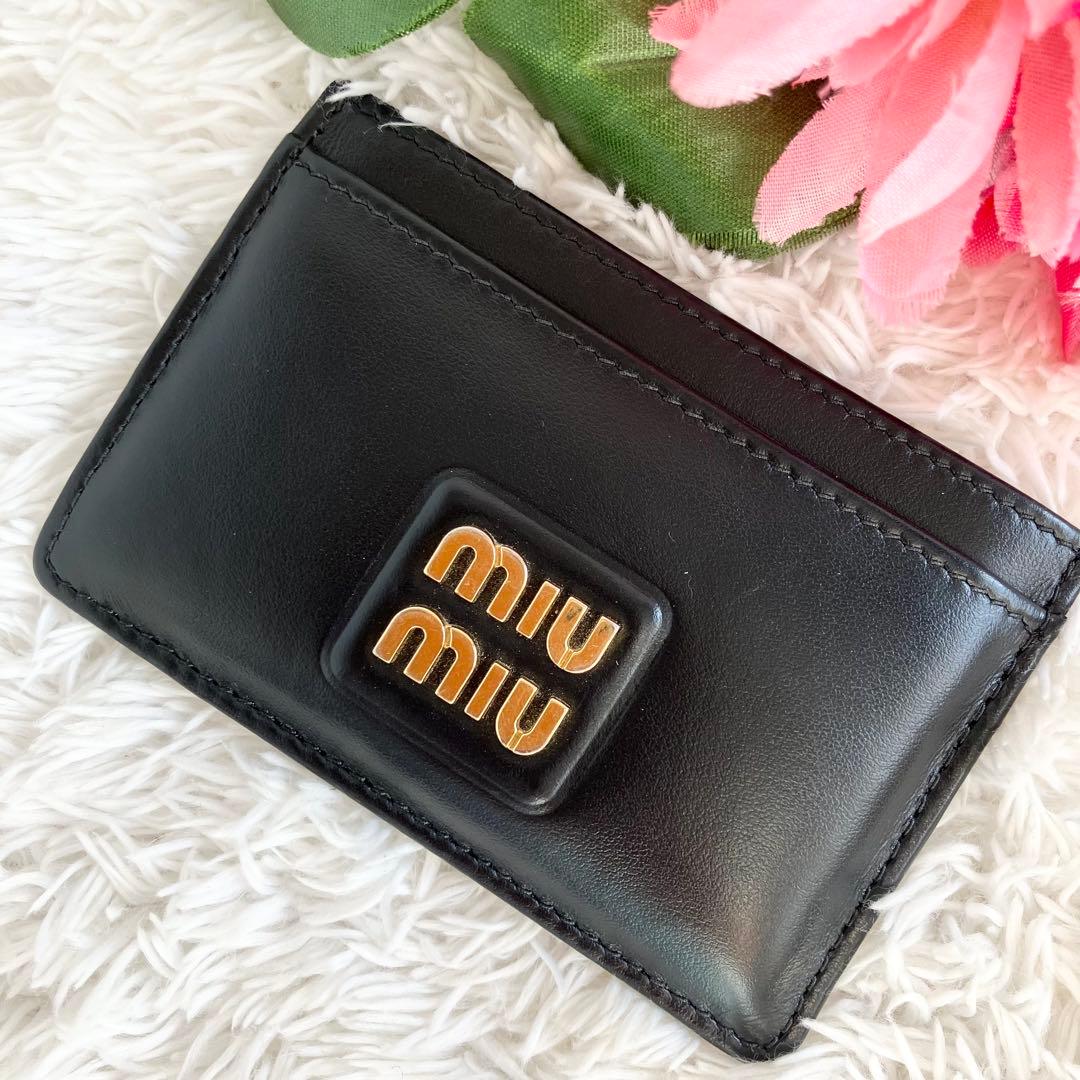 極美品✨FRID搭載✨現行✨ミュウミュウ　カードケース　名刺入れ　ブラック