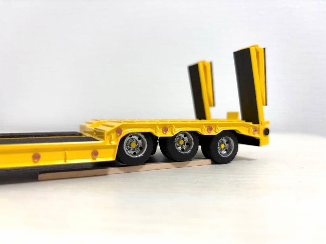 Dodge　1/50 3軸低床トレーラー自動あゆみ付　重機 建機