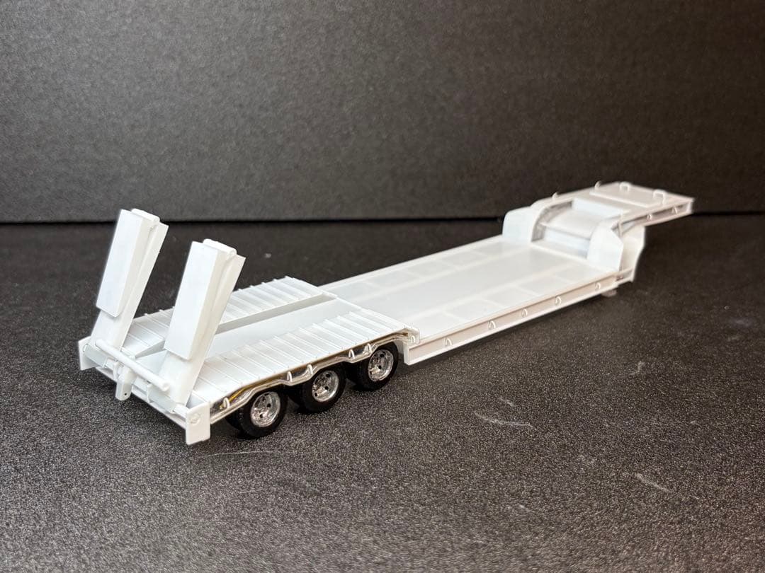 Dodge　1/50 3軸低床トレーラー自動あゆみ付　重機 建機