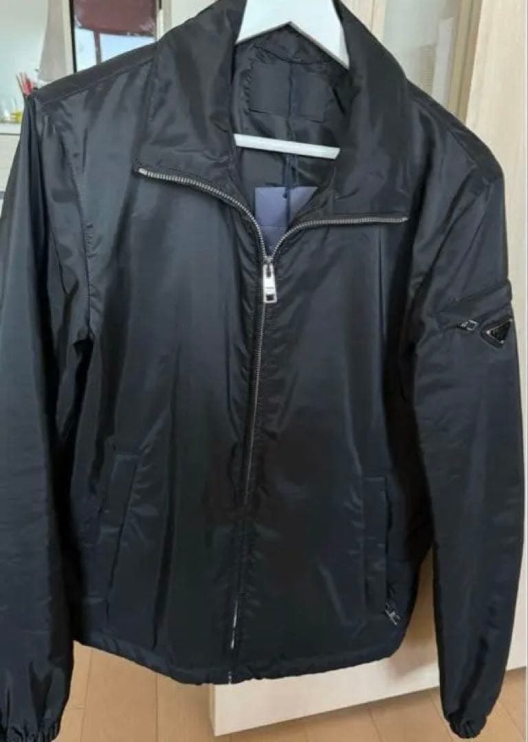 【美品】PRADA 三角ロゴ 中綿 ナイロンジャケット　ブラック