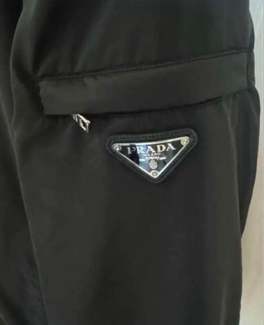 【美品】PRADA 三角ロゴ 中綿 ナイロンジャケット　ブラック