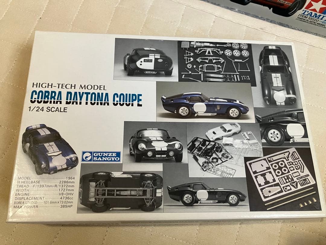 Cobra Daytona Coupe 1/24 スケール