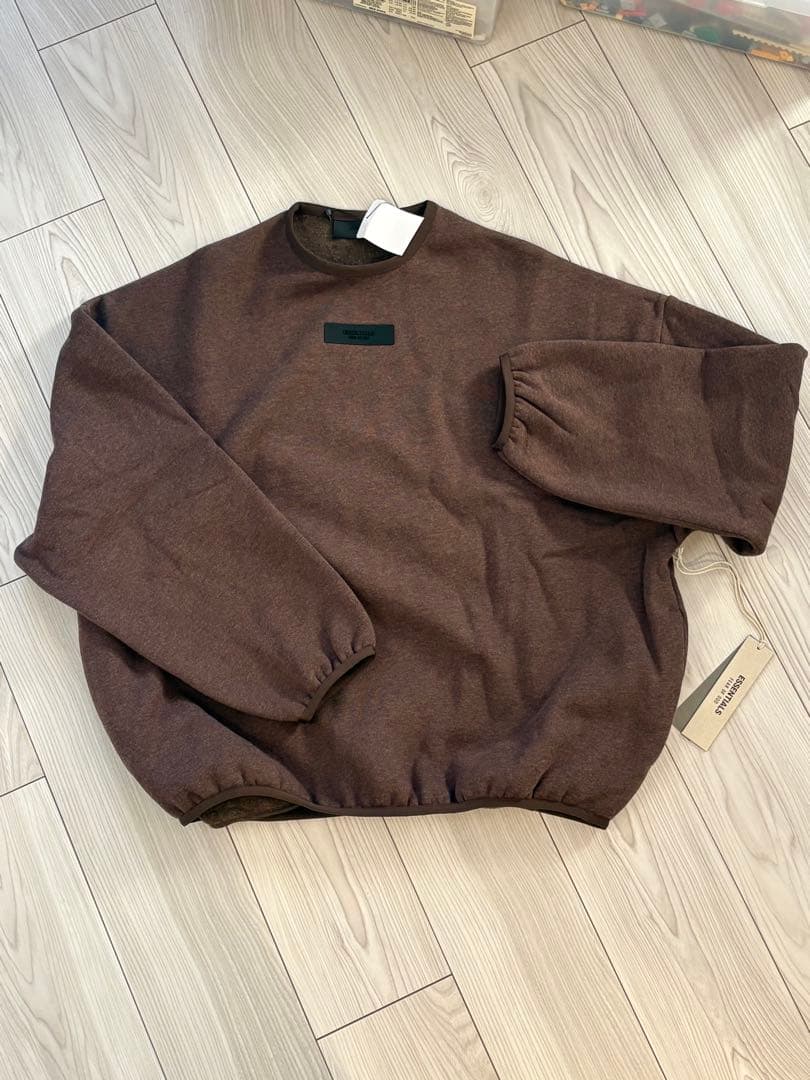 fear of god ESSENTIALS ブラウン スウェットシャツ
