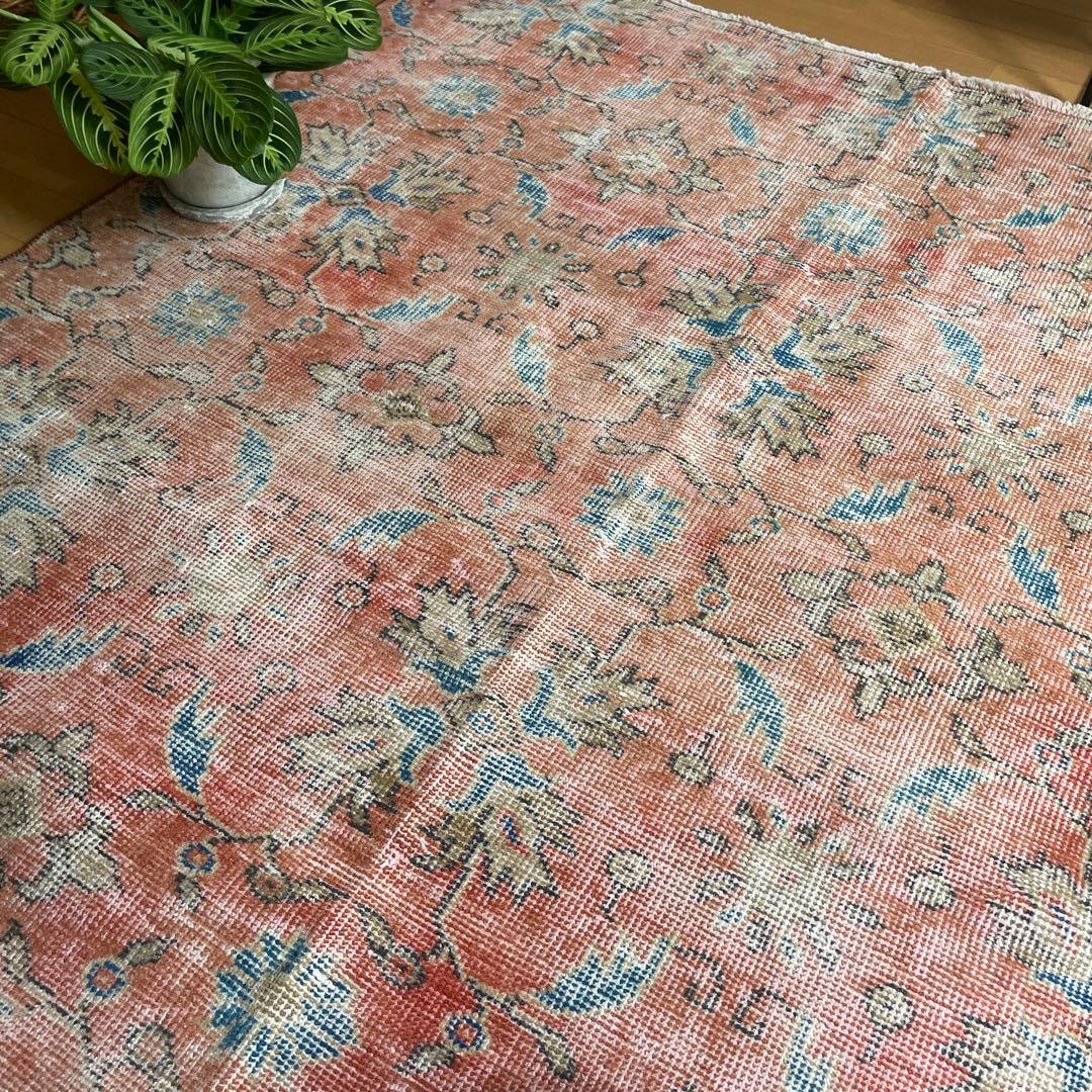 130×184 擦れシャビー　サーモン　草花ボタニカル　トルコヴィンテージラグ