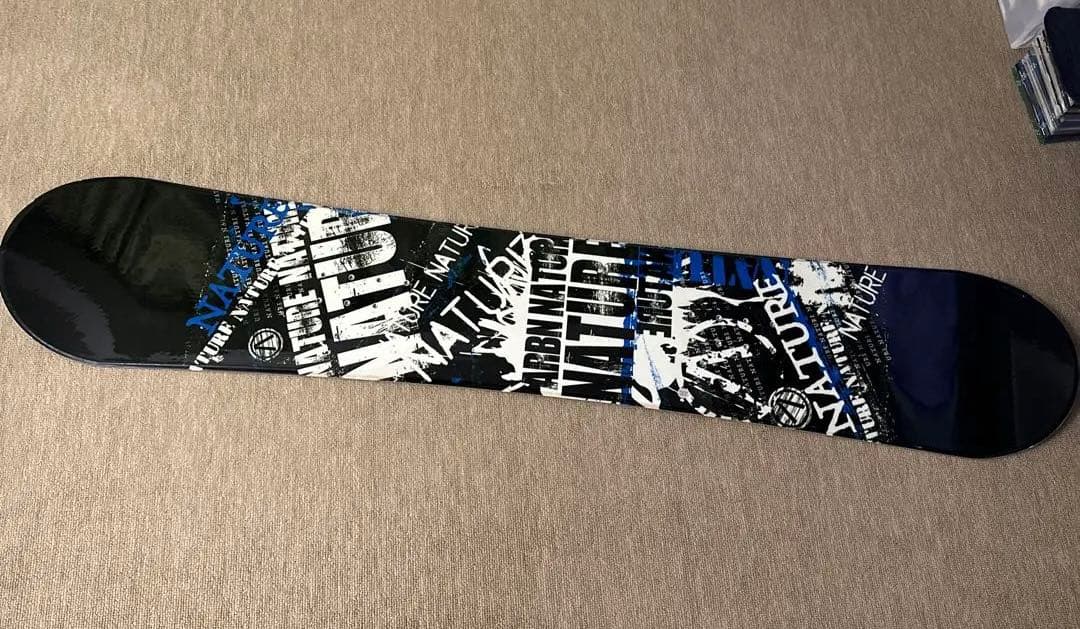 スノーボード(黒色ベースに青、白色文字)美品‼️　カバー付き‼️