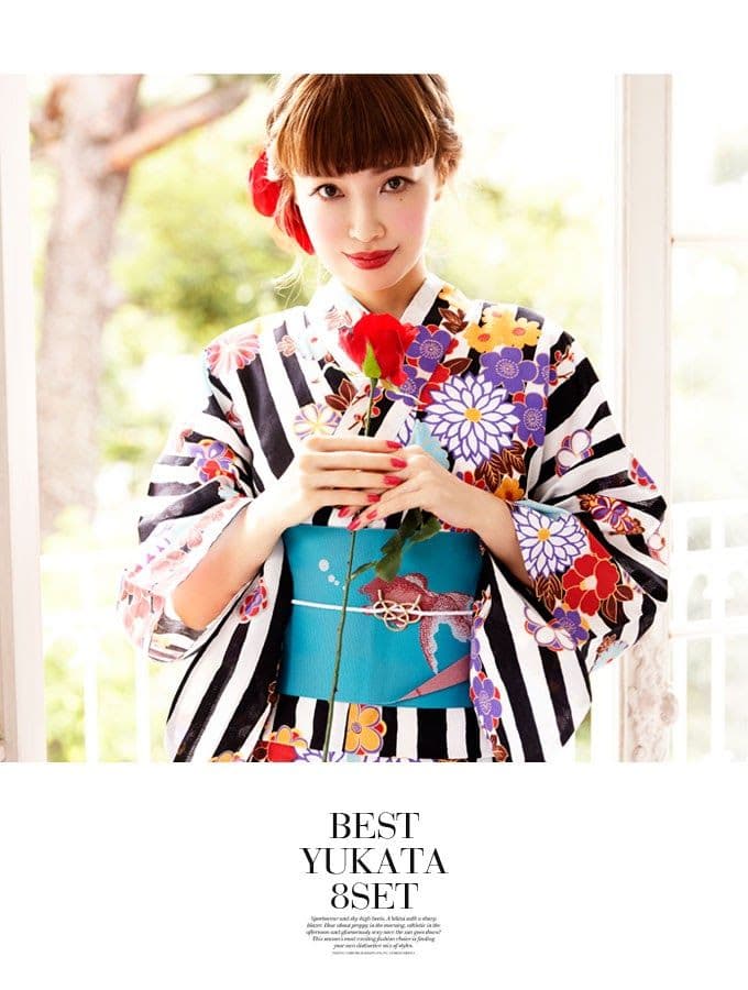 浴衣8点セット　浴衣、平帯、下駄、コサージュ、帯飾り、前板、腰ひも×2