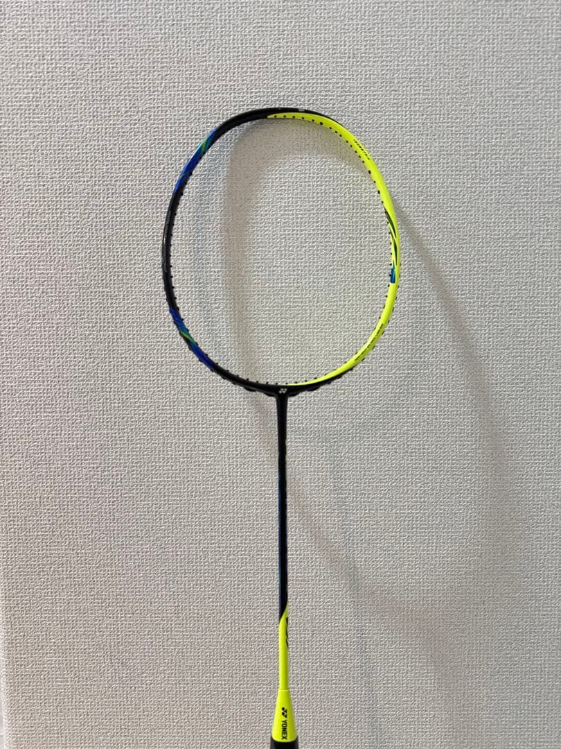 バドミントンラケット ASTROX77
