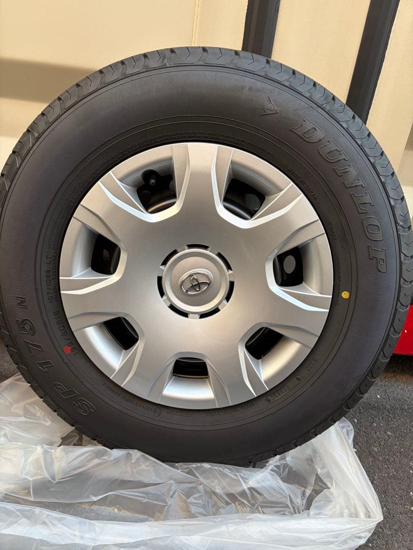 200系ダークプライムsハイエースワゴン　純正15インチ タイヤ ホイールセット