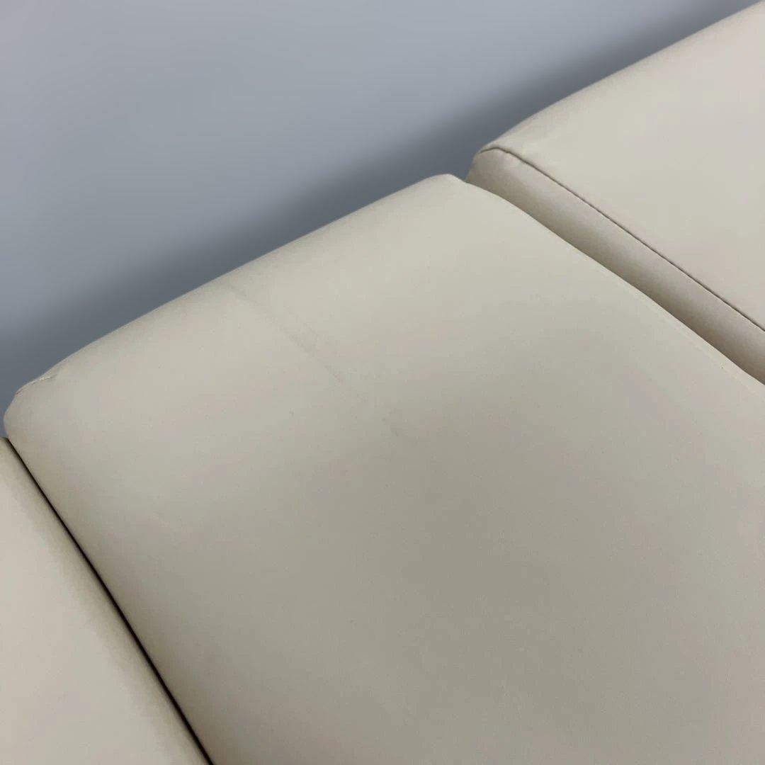 Nechura　ネチュラ　マッサージベッド　エステベッド　ベージュ