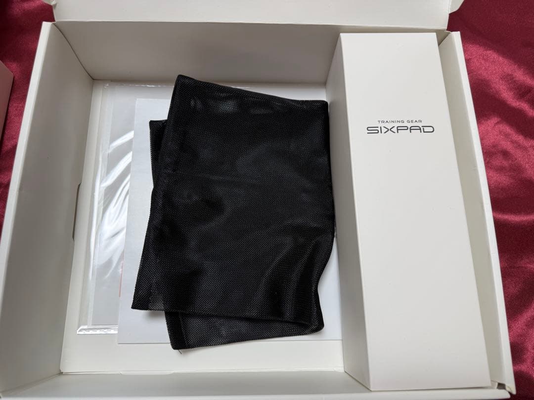 SIXPAD トレーニングシャツ＆パンツセット S/M綺麗な状態です！