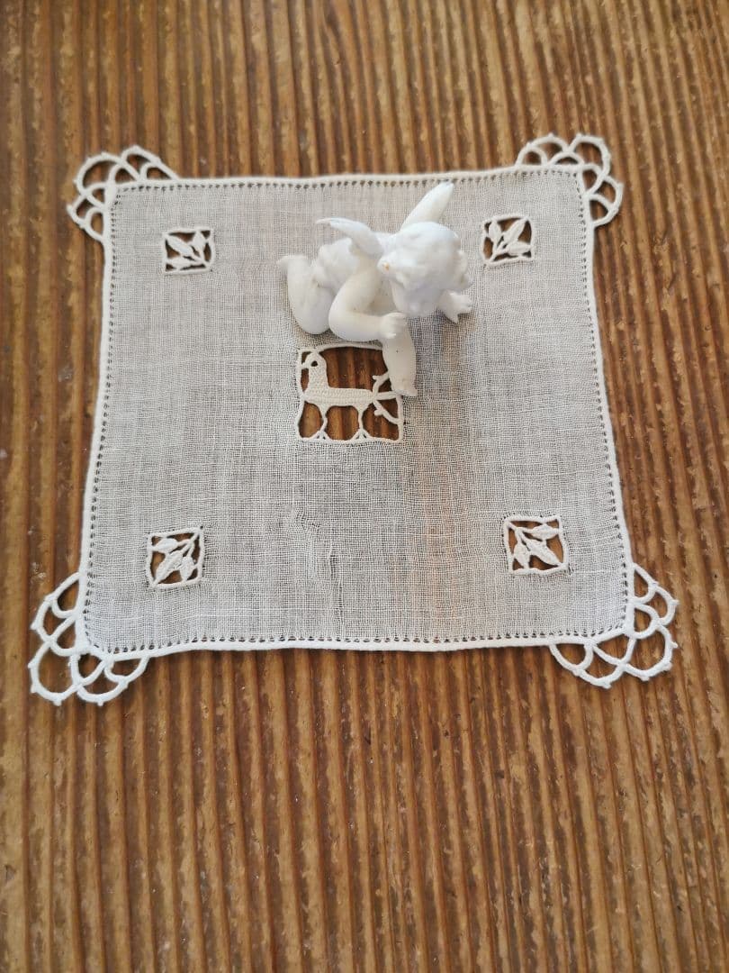 アンティーク レティシアレース刺繍 鳥と三つ葉のニードルワーク リネンドイリー