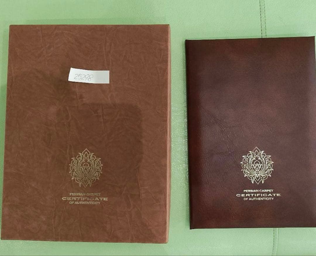 ペルシャ絨毯　手織り絵画絨毯　鑑定書付き　フレーム付き