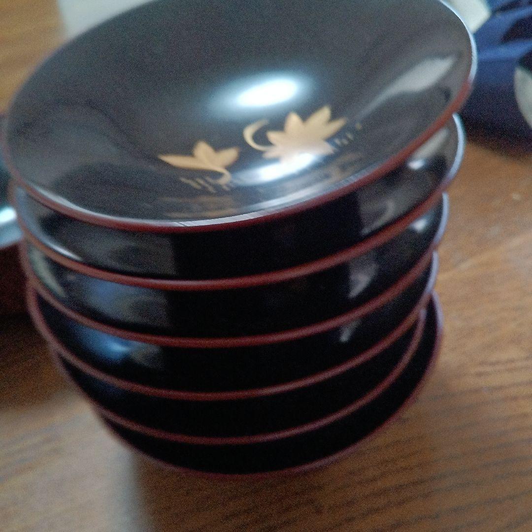 珍しい形の漆器椀　飯椀か煮物椀　かなり昔の物。6個