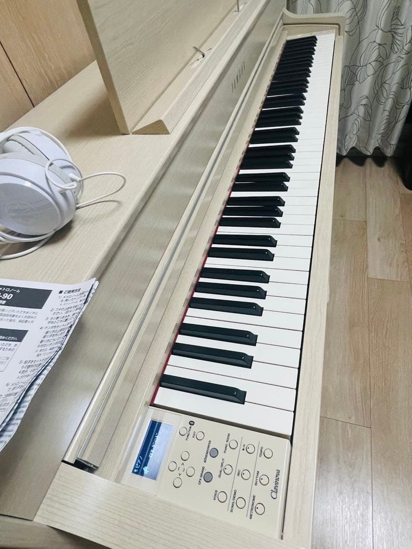 ヤマハ　デジタルピアノ クラビノー　CLP-645WA 椅子とメトロノームおまけ