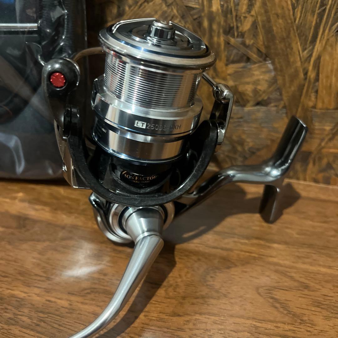 〇カスタムフルチューン〇美品　18イグジストLT 2500CXHダイワ