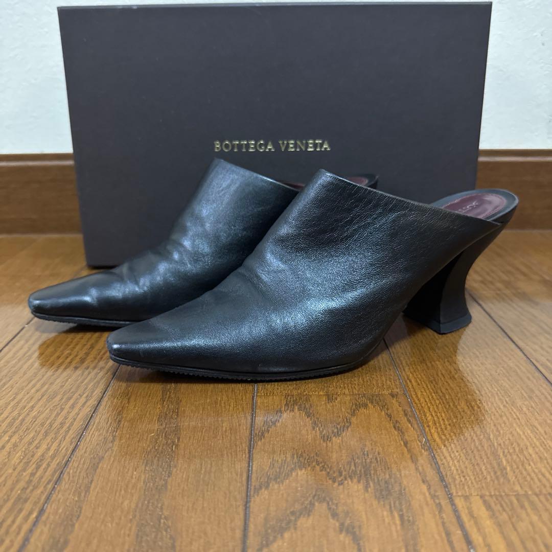 Bottega Veneta 黒 ナパレザー ミュール