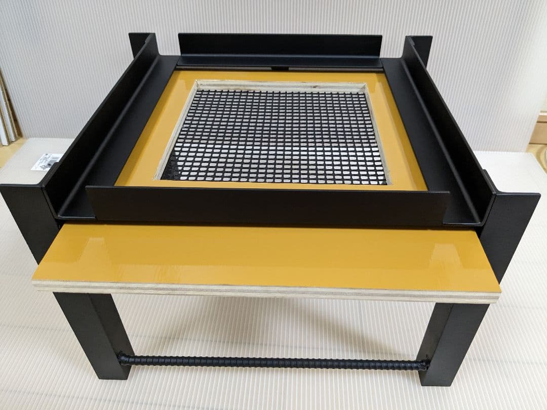 重箱式巣箱台　4台　280ミリ用　ニホンミツバチ　鉄製台