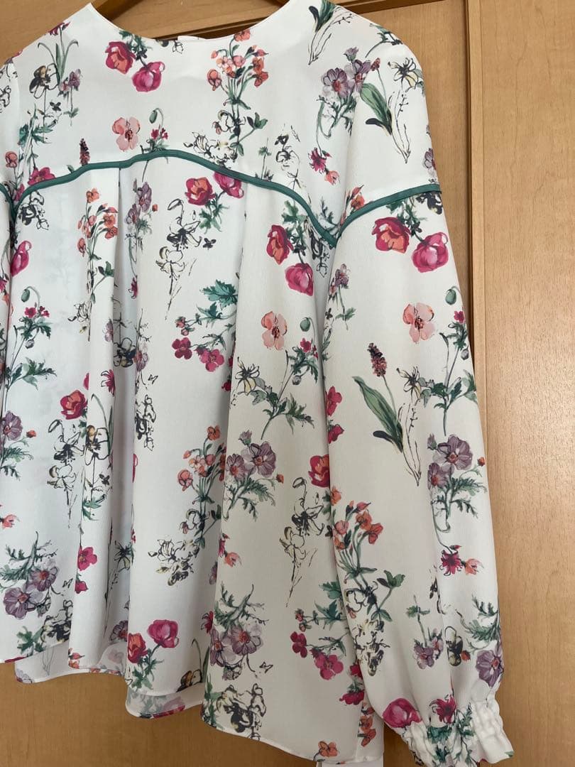 JUDY COLLECTION 花柄長袖ブラウス未使用　サイズ40