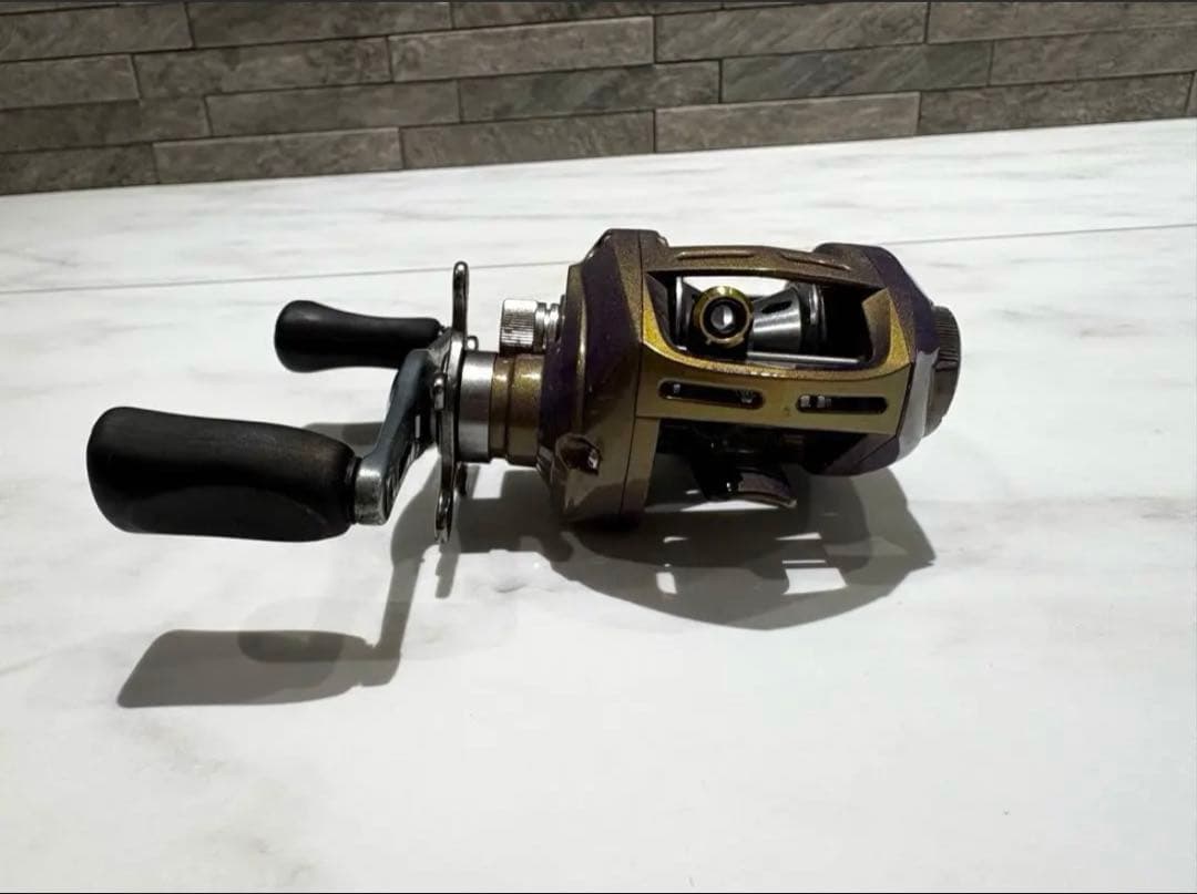 《おまけ付》バス釣り ベイトリール +SUNLINE QUEEN STAR 4