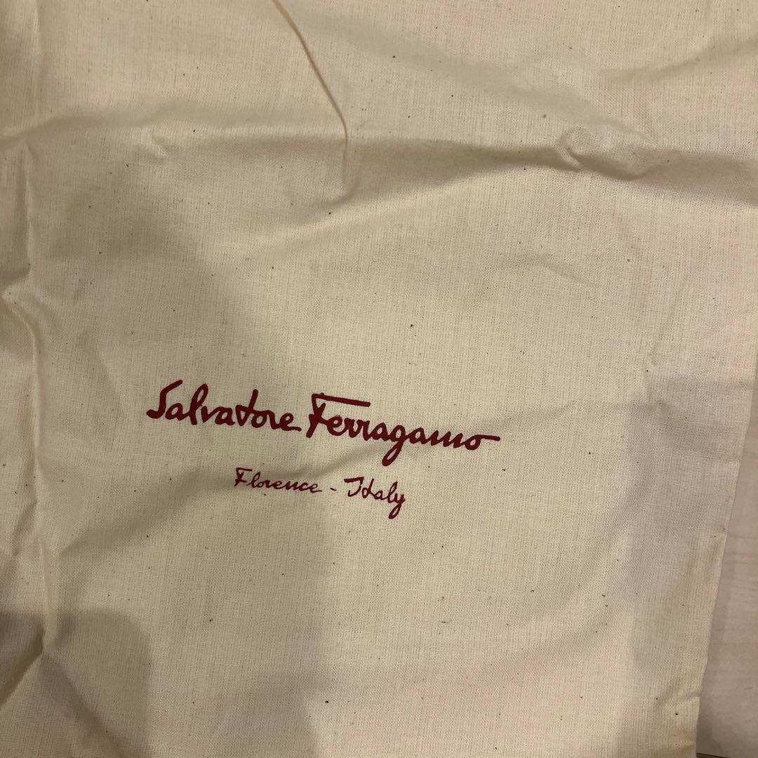 フェラガモ タッセルレザースリッポンローファー　靴袋付き MADOR 6