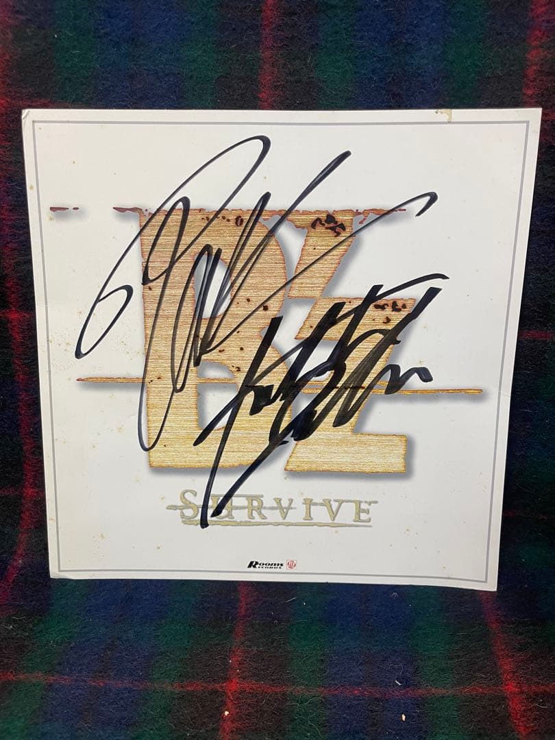B'z SURVIVEツアー限定サイン色紙 希少　汚れあり　直筆サイン色紙 色紙