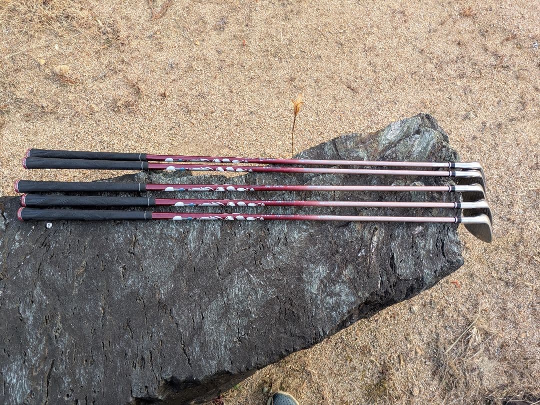 レディースゼクシオ12アイアン5本ボルドー