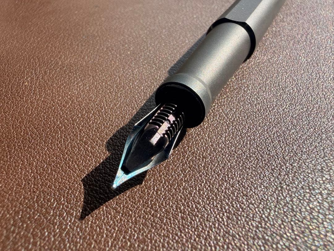 【Stilform INK】チタン ブラック＋スタンド＋ケース＋ペントレイ